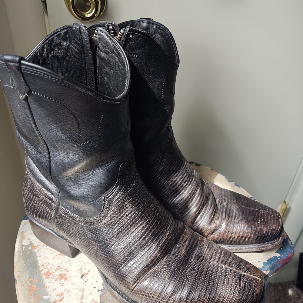 Tecovas Black Shaft with Brown Lizard-Texture Toe Western Boots